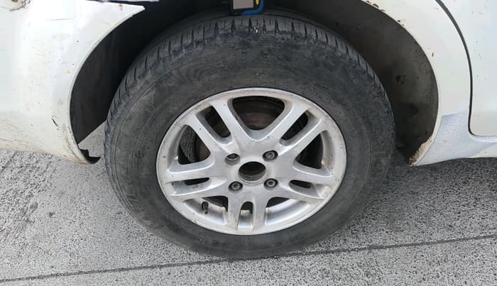 2011 Ford Fiesta SXI 1.4 DIESEL ABS, Diesel, Manual, 1,22,020 km, tyre