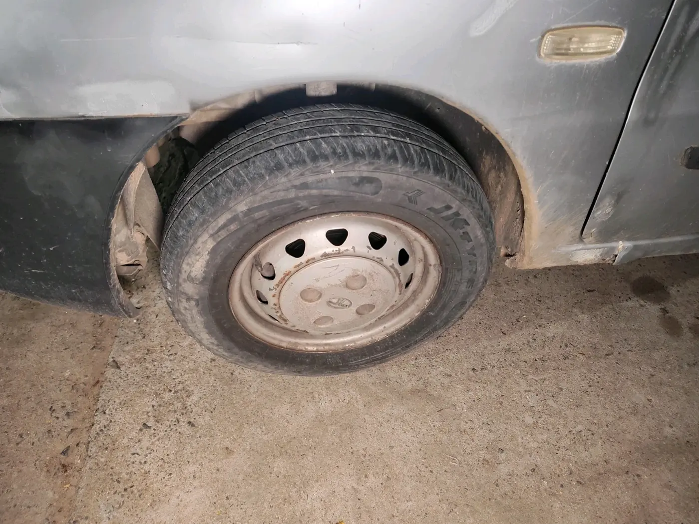 2011 Tata Indica V2 DLS, Diesel, Manual, 2,02,661 km, tyre