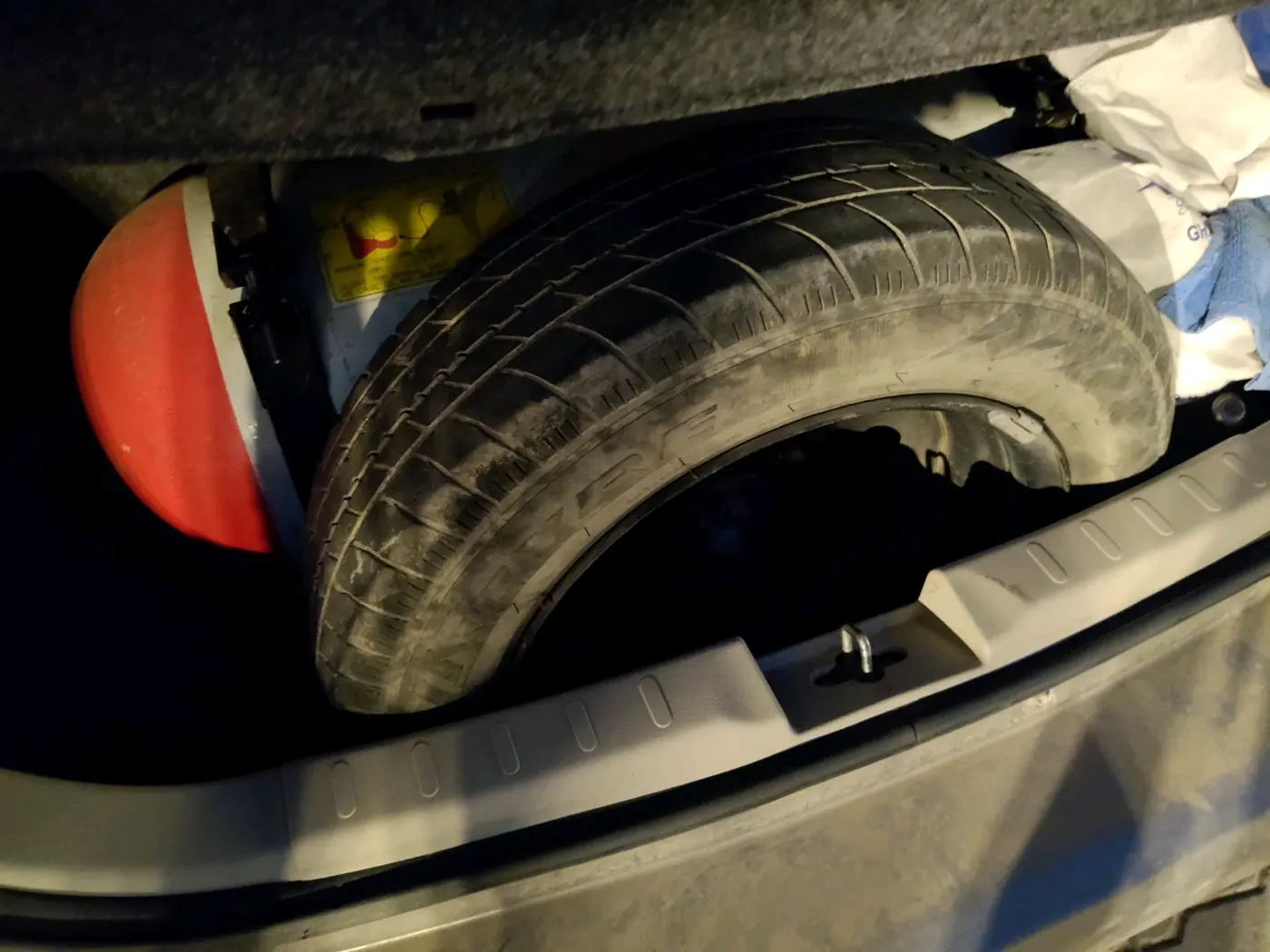 2020 Maruti Celerio VXI CNG, CNG, Manual, 82,973 km, tyre