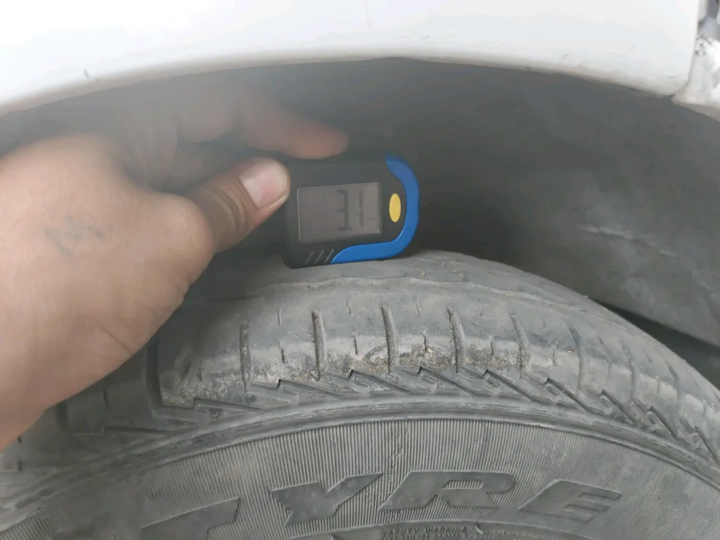 2023 Maruti Eeco 5 STR AC, Petrol, Manual, 28,142 km, tyre