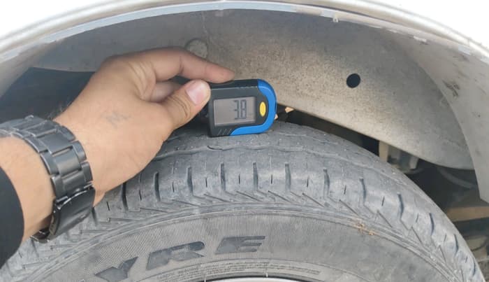 2023 Maruti Eeco 5 STR AC, Petrol, Manual, 28,142 km, tyre