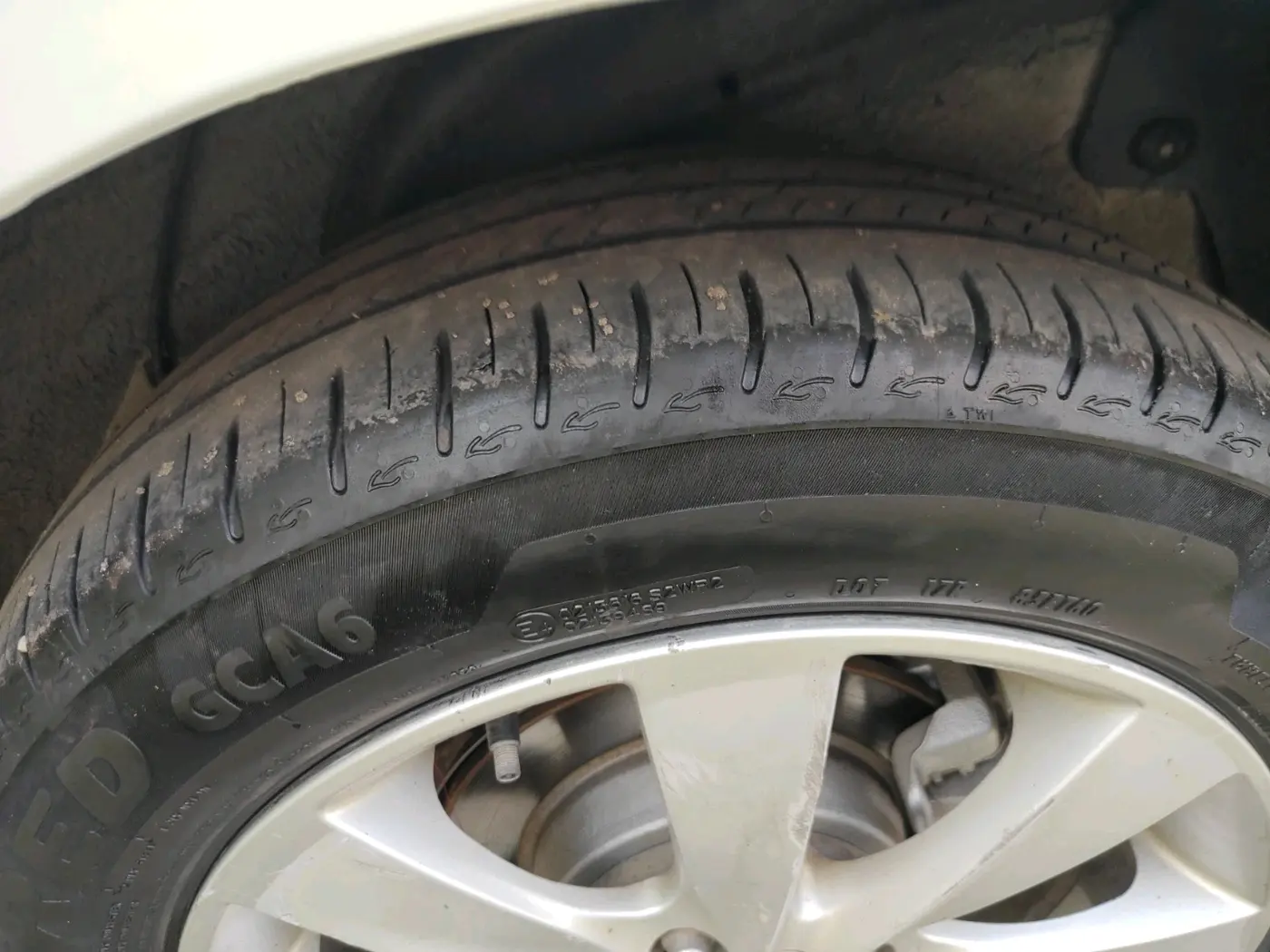 2011 Hyundai Verna FLUIDIC 1.6 CRDI SX, Diesel, Manual, 1,26,208 km, tyre