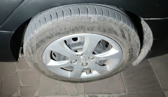 2011 Hyundai Verna FLUIDIC 1.6 VTVT EX, Petrol, Manual, 1,70,510 km, tyre