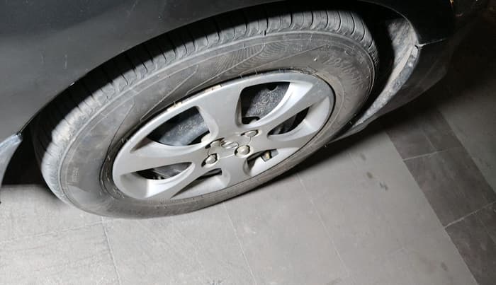 2011 Hyundai Verna FLUIDIC 1.6 VTVT EX, Petrol, Manual, 1,70,510 km, tyre