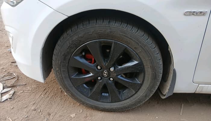 2016 Hyundai Verna 1.6 CRDI S AT, Diesel, Automatic, 1,54,046 km, tyre