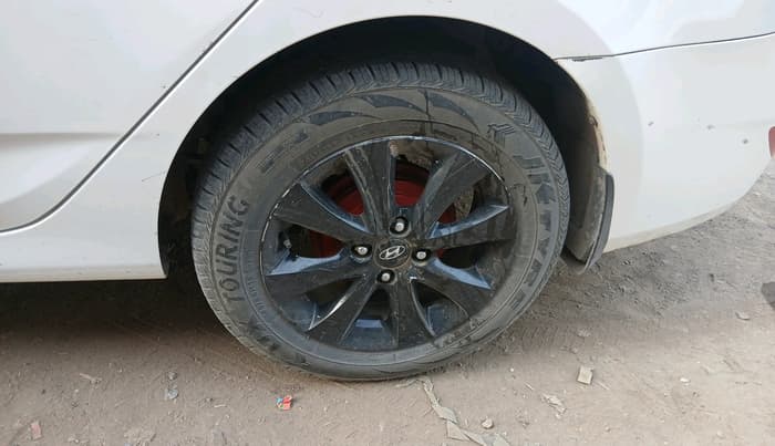 2016 Hyundai Verna 1.6 CRDI S AT, Diesel, Automatic, 1,54,046 km, tyre