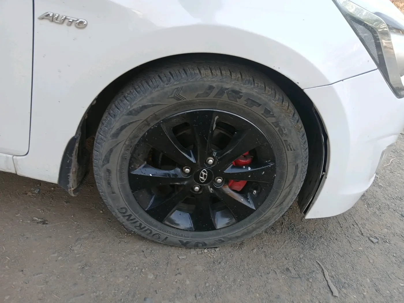 2016 Hyundai Verna 1.6 CRDI S AT, Diesel, Automatic, 1,54,046 km, tyre