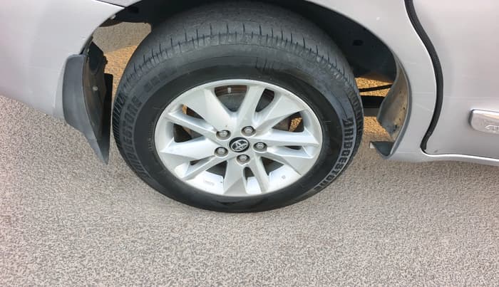 2016 Toyota Innova Crysta 2.4 GX 8 STR, Diesel, Manual, 1,69,470 km, tyre