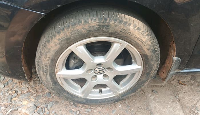 2014 Volkswagen Vento HIGHLINE PETROL AT, Petrol, Automatic, 91,798 km, tyre