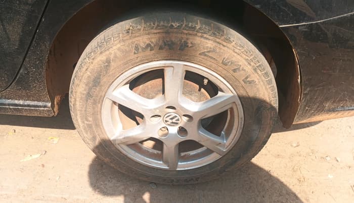 2014 Volkswagen Vento HIGHLINE PETROL AT, Petrol, Automatic, 91,798 km, tyre