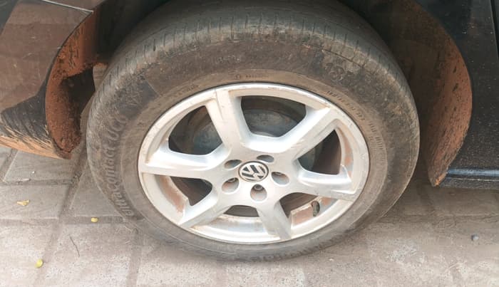 2014 Volkswagen Vento HIGHLINE PETROL AT, Petrol, Automatic, 91,798 km, tyre