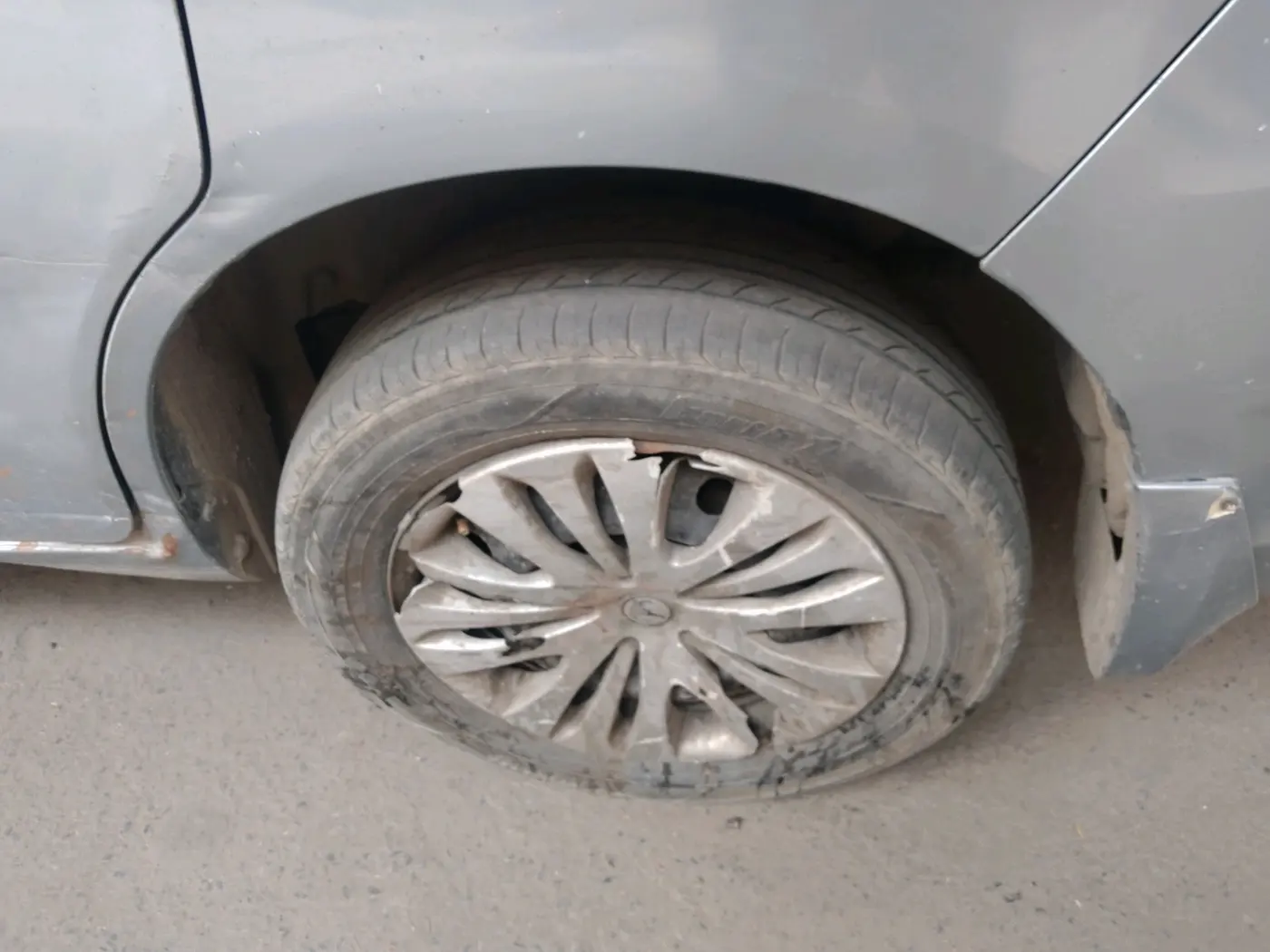 2013 Maruti Ertiga VXI, Petrol, Manual, 1,45,671 km, tyre