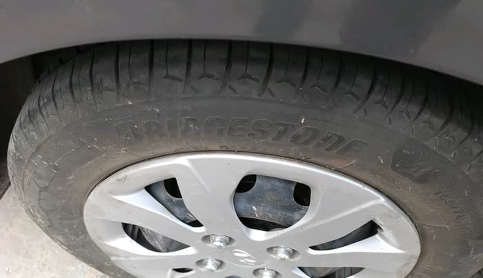 2018 Hyundai Eon MAGNA +, Petrol, Manual, 44,250 km, tyre
