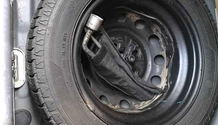 2018 Hyundai Eon MAGNA +, Petrol, Manual, 44,250 km, tyre