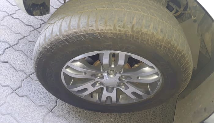 2017 Ford Endeavour TITANIUM 3.2 4X4 AT, Diesel, Automatic, 2,95,951 km, tyre