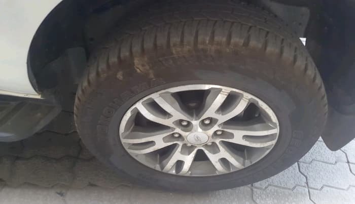 2017 Ford Endeavour TITANIUM 3.2 4X4 AT, Diesel, Automatic, 2,95,951 km, tyre