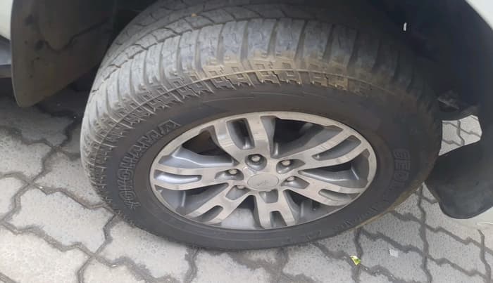 2017 Ford Endeavour TITANIUM 3.2 4X4 AT, Diesel, Automatic, 2,95,951 km, tyre
