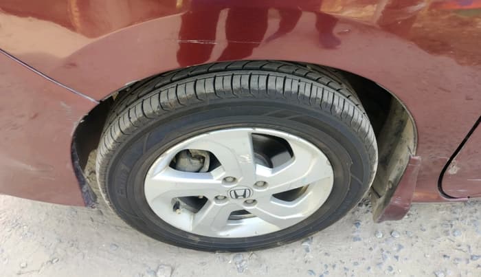 2015 Honda City 1.5L I-VTEC VX CVT, Petrol, Automatic, 1,03,493 km, tyre