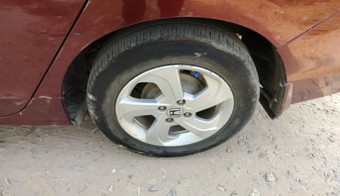 2015 Honda City 1.5L I-VTEC VX CVT, Petrol, Automatic, 1,03,493 km, tyre