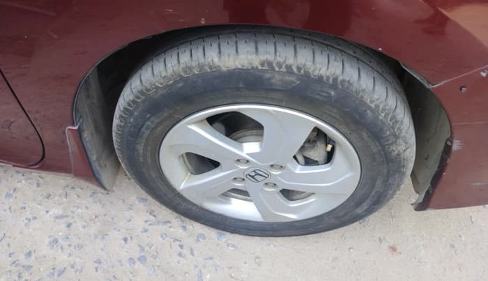 2015 Honda City 1.5L I-VTEC VX CVT, Petrol, Automatic, 1,03,493 km, tyre