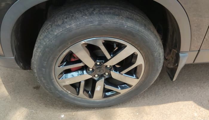 2023 Tata Safari XZA PLUS 2.0L RED DARK EDITION 6 STR, Diesel, Automatic, 29,796 km, tyre