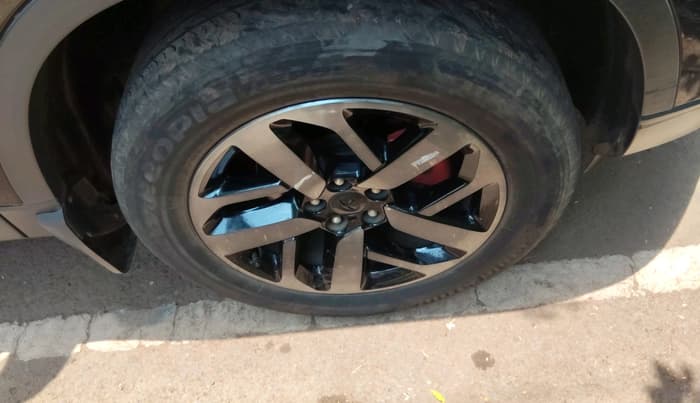2023 Tata Safari XZA PLUS 2.0L RED DARK EDITION 6 STR, Diesel, Automatic, 29,796 km, tyre