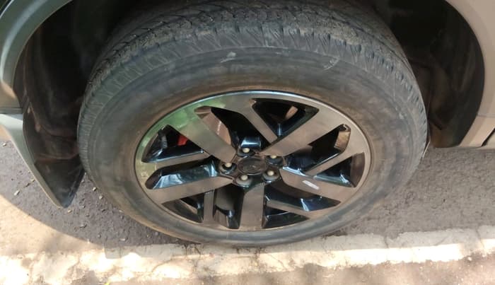 2023 Tata Safari XZA PLUS 2.0L RED DARK EDITION 6 STR, Diesel, Automatic, 29,796 km, tyre