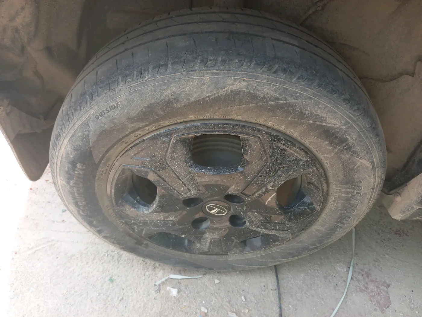 2022 Tata PUNCH ACCOMPLISHED MT, Petrol, Manual, 60,365 km, tyre