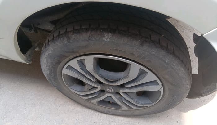 2024 Tata Tiago XT CNG, CNG, Manual, 29,356 km, tyre