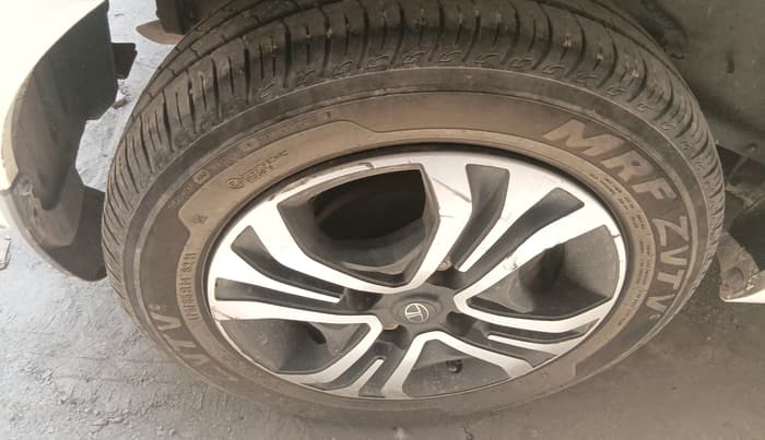 2024 Tata Tiago XT CNG, CNG, Manual, 29,356 km, tyre