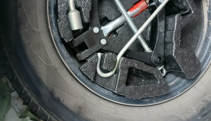 2022 Tata PUNCH PURE MT, Petrol, Manual, 71,989 km, tyre