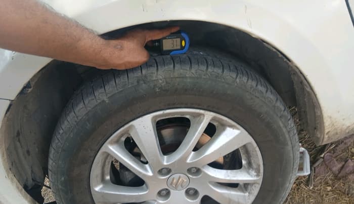 2012 Maruti Swift ZDI, Diesel, Manual, 2,84,470 km, tyre