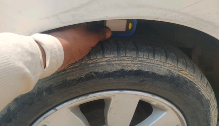2014 Hyundai Xcent SX 1.2, Petrol, Manual, 1,16,090 km, tyre