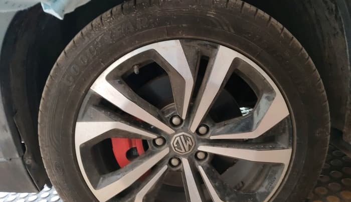 2023 MG HECTOR PLUS SHARP PRO 1.5 PETROL TURBO CVT 7 STR, Petrol, Automatic, 9,796 km, tyre