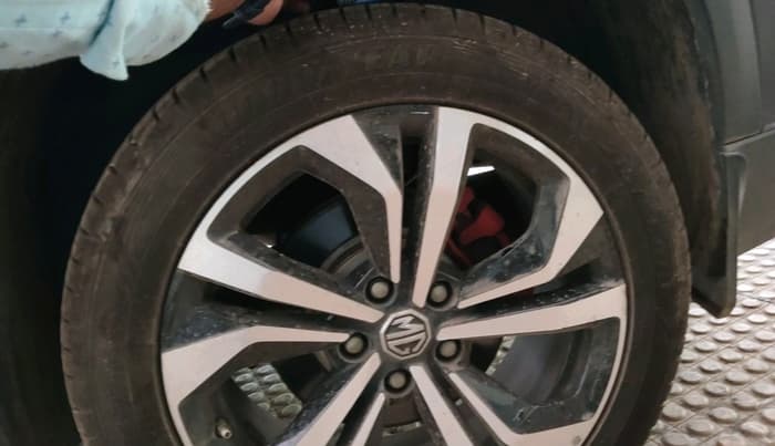 2023 MG HECTOR PLUS SHARP PRO 1.5 PETROL TURBO CVT 7 STR, Petrol, Automatic, 9,796 km, tyre