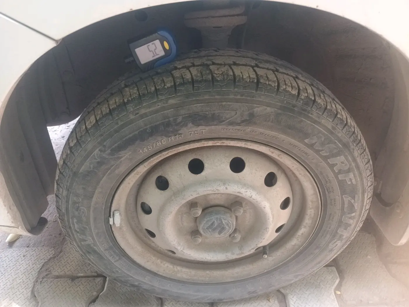 2011 Maruti Wagon R 1.0 LXI CNG, CNG, Manual, 1,38,846 km, tyre