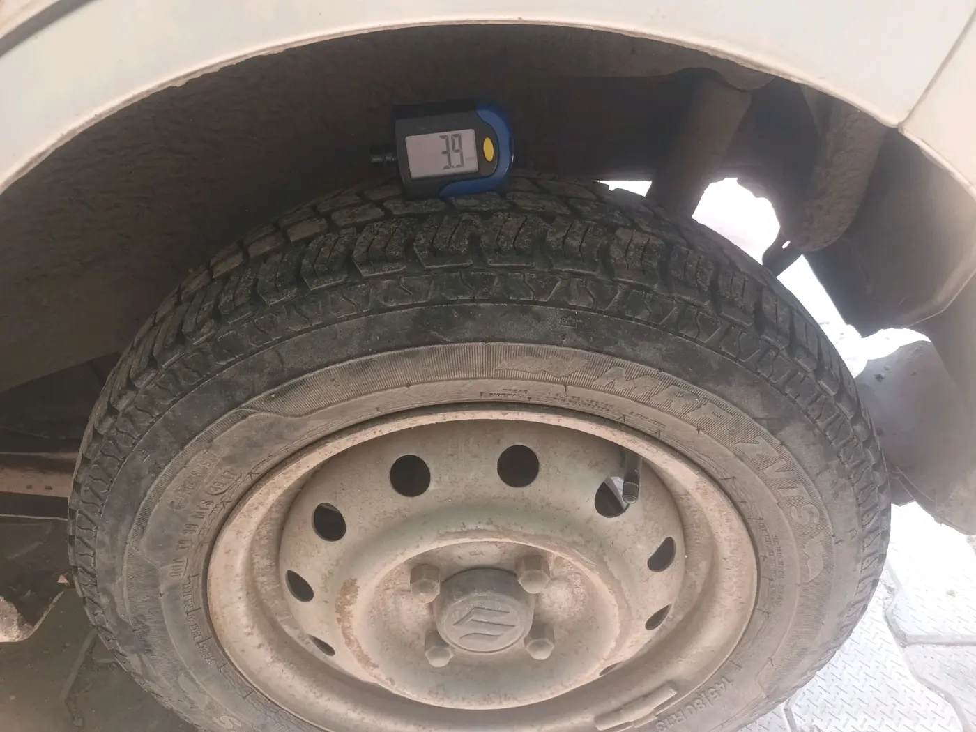 2011 Maruti Wagon R 1.0 LXI CNG, CNG, Manual, 1,38,846 km, tyre
