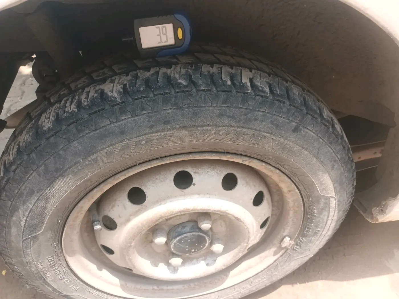 2011 Maruti Wagon R 1.0 LXI CNG, CNG, Manual, 1,38,846 km, tyre