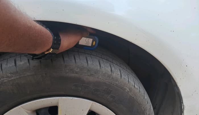 2013 Maruti SX4 VXI, CNG, Manual, 1,14,504 km, tyre