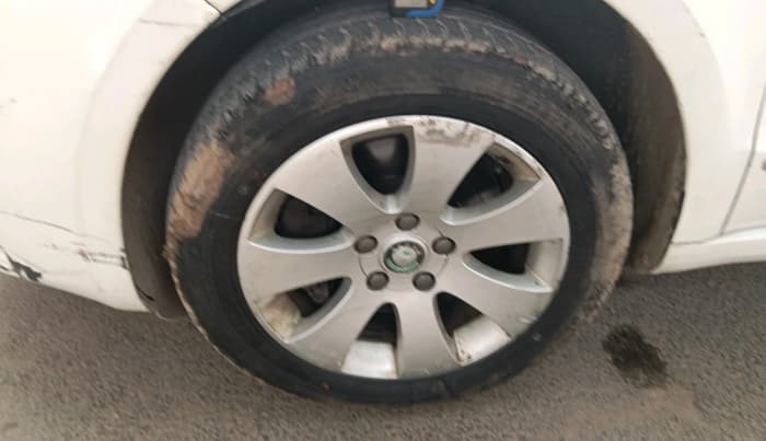 2011 Skoda Superb ELEGANCE 1.8 TSI AT, Petrol, Automatic, 43,684 km, tyre