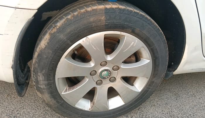 2011 Skoda Superb ELEGANCE 1.8 TSI AT, Petrol, Automatic, 43,684 km, tyre