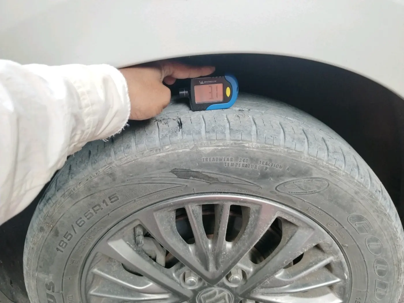 2019 Maruti Ertiga ZXI AT SHVS, Petrol, Automatic, 1,03,804 km, tyre
