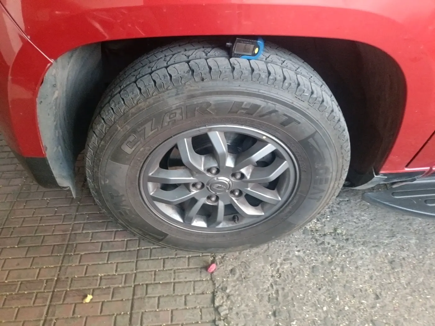 2018 Mahindra TUV300 T10 AMT DUAL TONE, Diesel, Automatic, 47,418 km, tyre