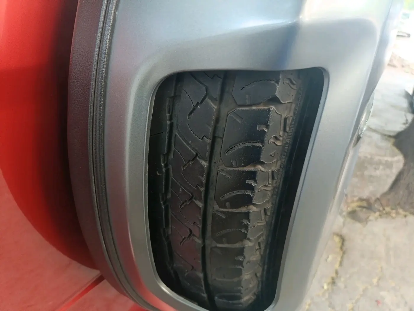 2018 Mahindra TUV300 T10 AMT DUAL TONE, Diesel, Automatic, 47,418 km, tyre