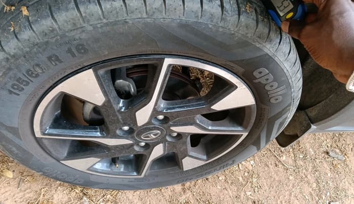 2022 Tata PUNCH ACCOMPLISHED MT, Petrol, Manual, 38,482 km, tyre