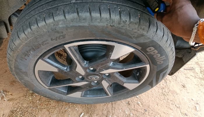 2022 Tata PUNCH ACCOMPLISHED MT, Petrol, Manual, 38,482 km, tyre