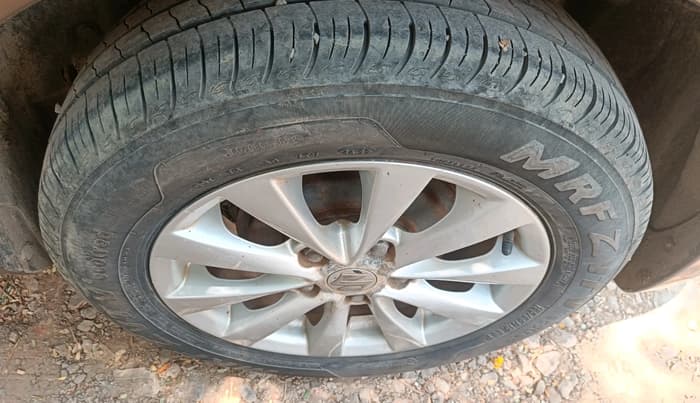 2014 Maruti Ertiga ZXI, Petrol, Manual, 55,097 km, tyre