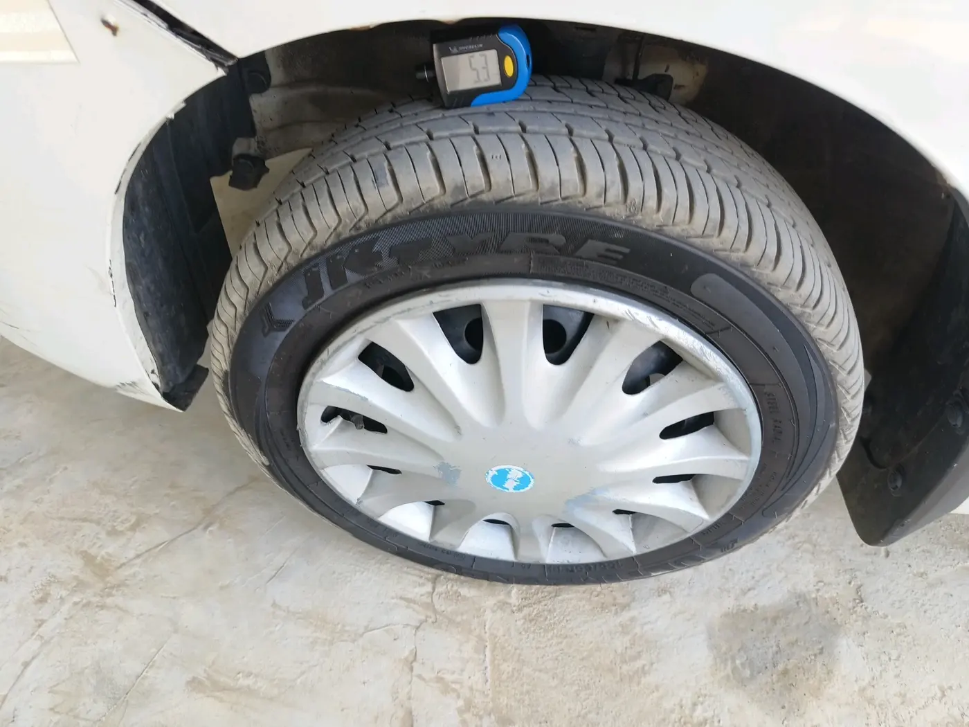 2015 Maruti Wagon R 1.0 VXI, CNG, Manual, 2,52,263 km, tyre