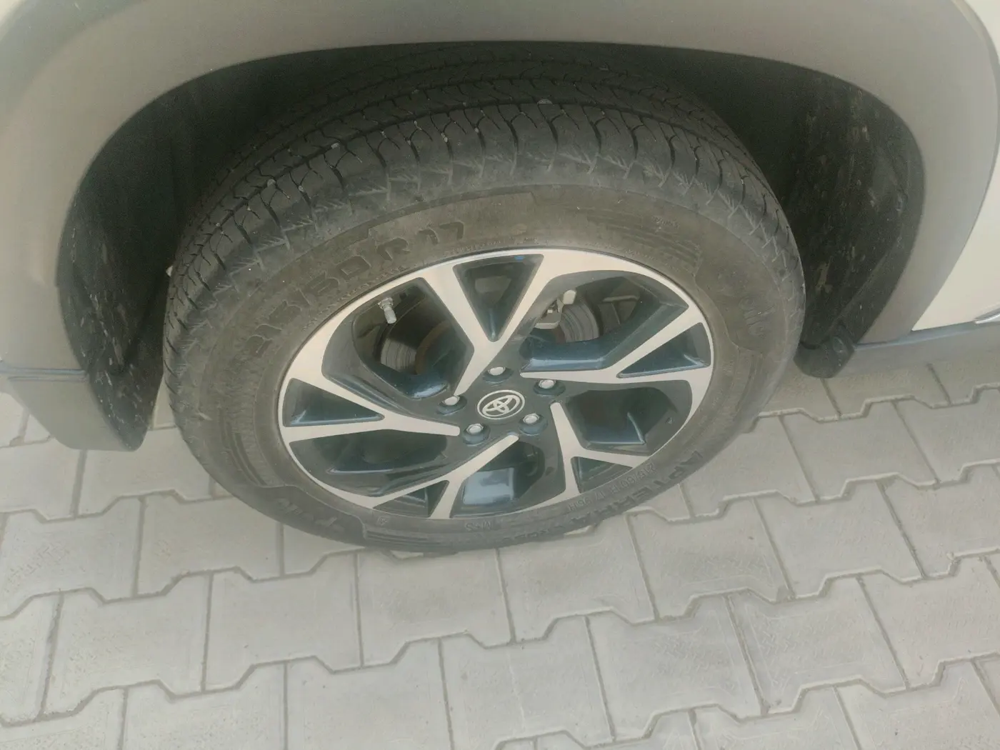 2023 Toyota URBAN CRUISER HYRYDER V HYBRID, Hybrid, Automatic, 24,593 km, tyre