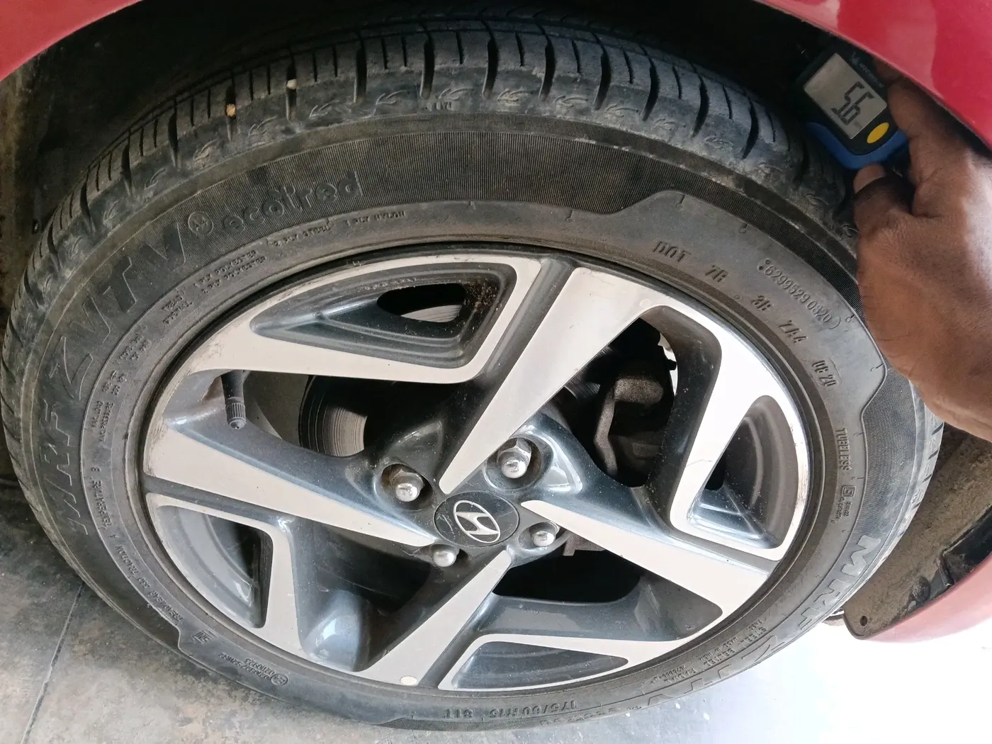 2020 Hyundai AURA SX 1.2 (O), Petrol, Manual, 13,905 km, tyre